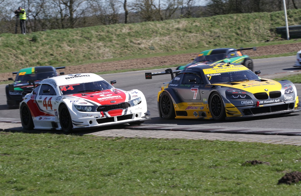 Michael Outzen foran Kurt Thiim
(Foto: Motorsporten.dk)